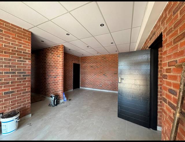 900M² WAREHOUSE TO LET IN CHLOORKOP